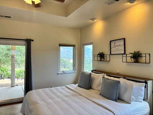 Bear Valley Retreat: Designed for Accessibility and Family-Friendliness.