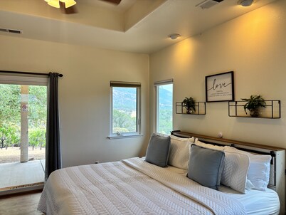 Bear Valley Retreat: Designed for Accessibility and Family-Friendliness.
