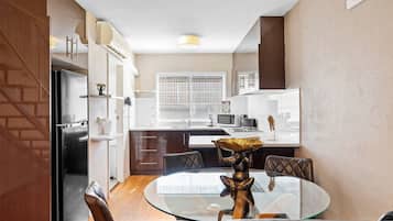 Deluxe Apartment | 2 bedrooms, iron/ironing board, free WiFi