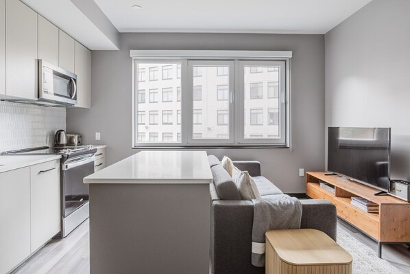 Interior - Chic Logan Circle 1BR w/ W/D, near White House & Dining, by Blueground (Washington, D.C.)