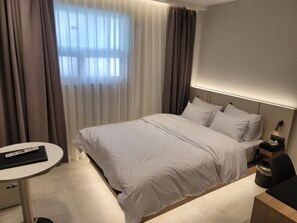 Habitació doble, 1 llit de matrimoni, no fumadors | Escriptori i wifi gratuïta