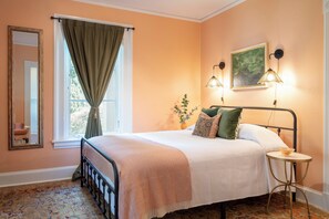 1 bedroom, WiFi, bed sheets - High Street Inn W High St Room | 1 Bed, 1 Bath (Charlottesville)