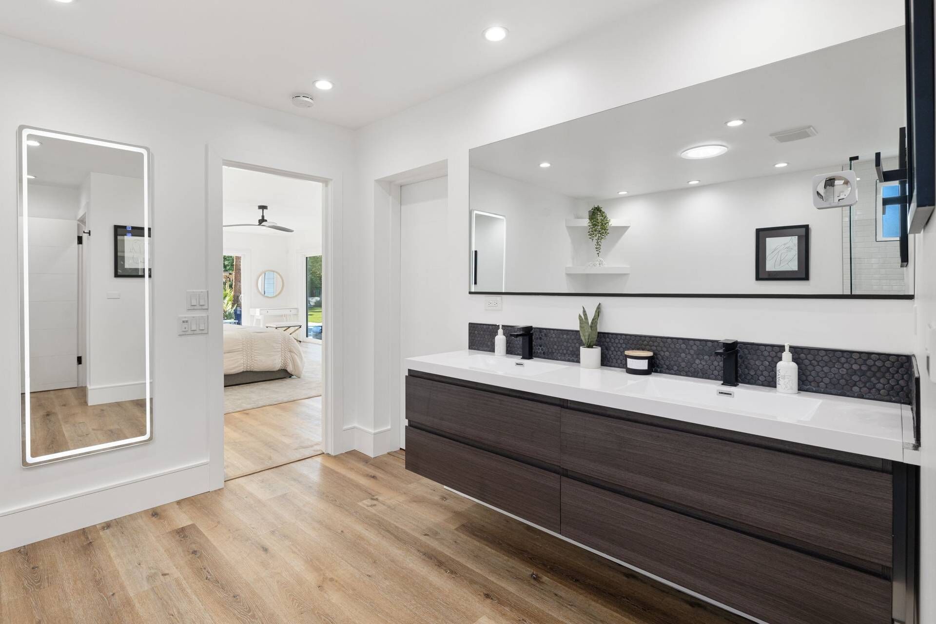 4 عدّة غرف نوم وواي فاي مجانًا وملاءات أسرّة