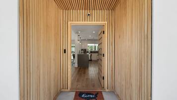 ุงูู
ูุดุฃุฉ ู
ู ุงูุฏุงุฎู