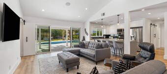 Magnesia Falls Cove, Newly Remodeled, Large Yard, Pool, Spa, Fire Feature, Mountain Views