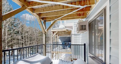 Quechee Club condo with golf courses, pools, tennis, gym, & easy ski access