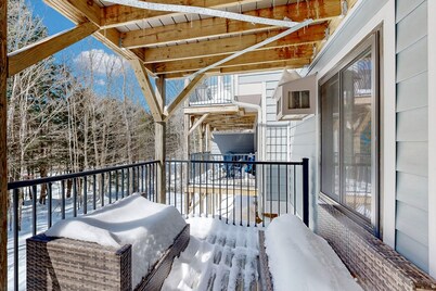 Quechee Club condo with golf courses, pools, tennis, gym, & easy ski access