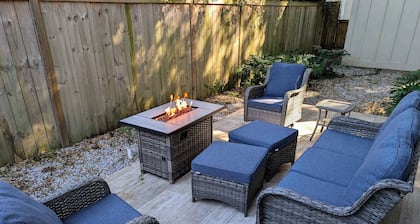 Luxurious East Hill Guest House w/ King Bed!
