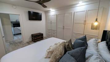 1 bedroom, desk, iron/ironing board, WiFi