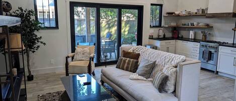 Téléviseur, bureau