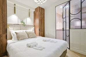 1 bedroom, iron/ironing board, WiFi, bed sheets - Chez Mona Lisa (Paris)
