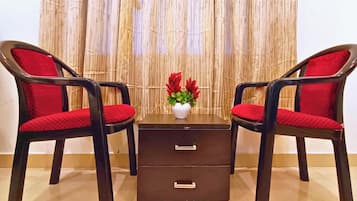 Deluxe Room | Iron/ironing board, WiFi (free)
