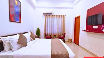 Deluxe Room | Iron/ironing board, WiFi (free)