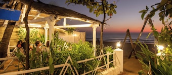 Sunset Cafe Beach Stay