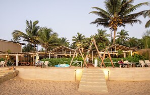 Front of property – evening/night - Sunset Cafe Beach Stay (Kumta)