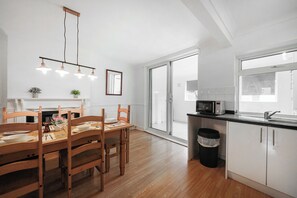 Dining - Exclusive 3-bedroom house in beautiful Welling, London with Free parking (Welling)