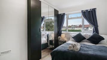 3 bedrooms, iron/ironing board, free WiFi, bed sheets