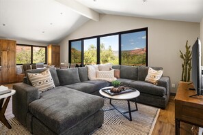 TV - The Sedona Sanctuary: Hot Tub & Unbeatable Views (Sedona)