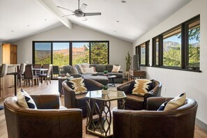 TV - The Sedona Sanctuary: Hot Tub & Unbeatable Views (Sedona)