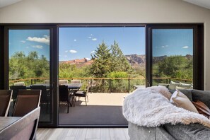 TV - The Sedona Sanctuary: Hot Tub & Unbeatable Views (Sedona)