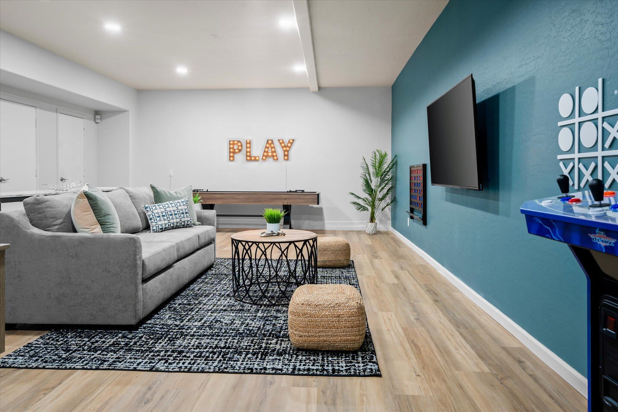 تلفزيون، مدفأة، مكتب