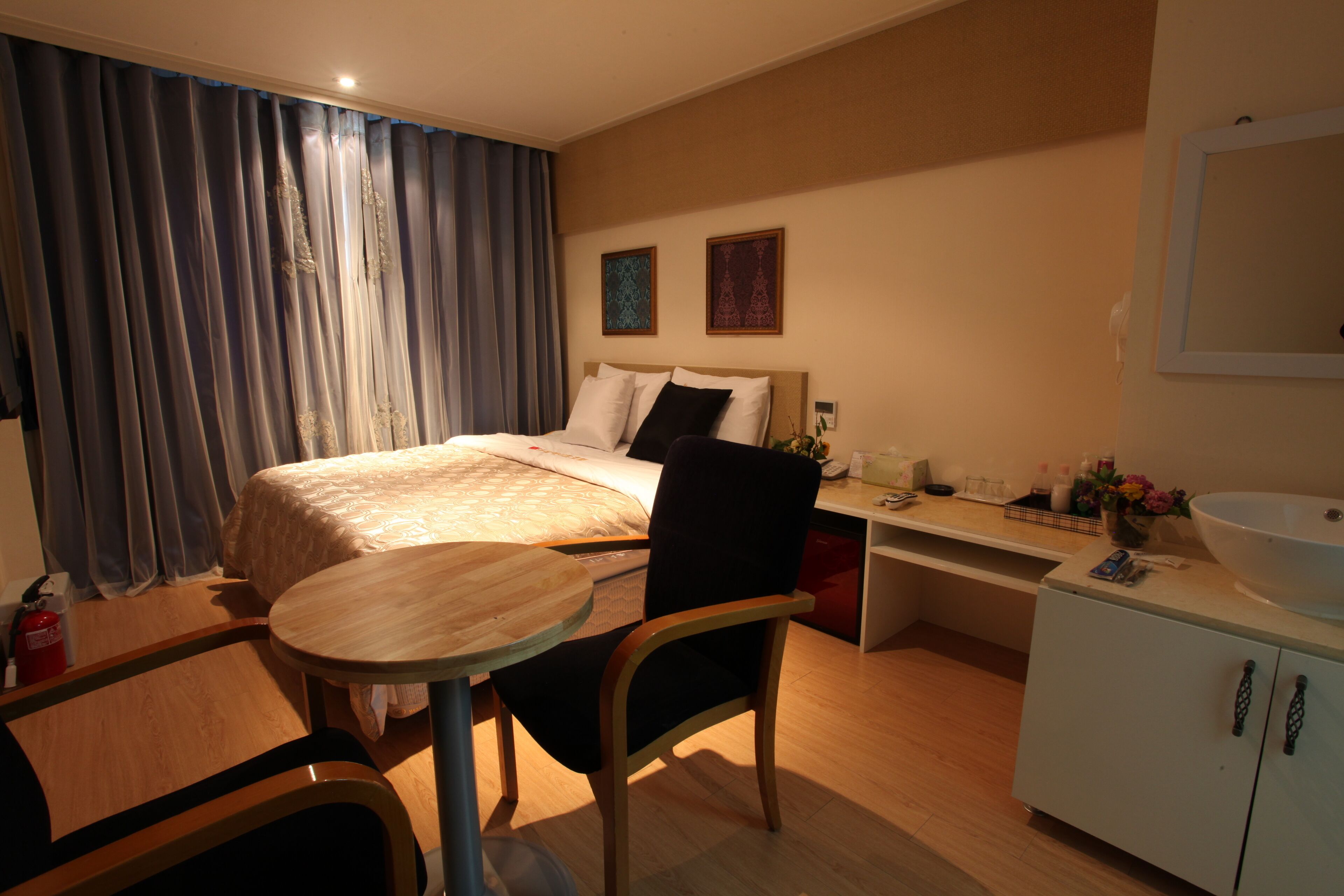 Soundproofing, free WiFi