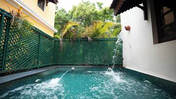 Signature Villa | Down duvets, pillow-top beds, in-room safe, desk
