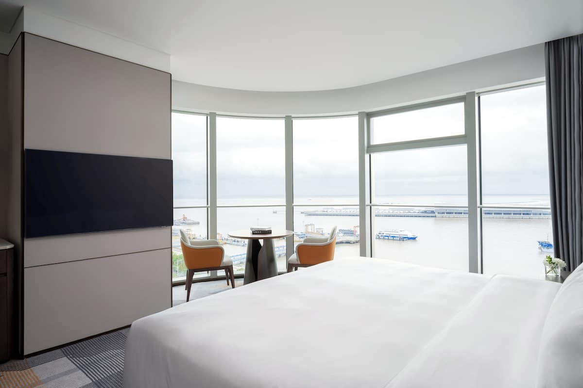 Junior Suite, 1 King Bed | 1 bedroom, down comforters, minibar, in-room safe