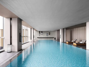 Piscine intérieure et extérieure