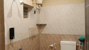 Deluxe Room, Balcony, Sea View | Bathroom