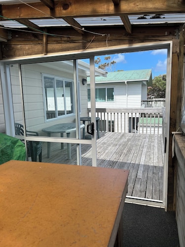 Ocean views, short walk to the beach. Close to the winery and great fishing. 