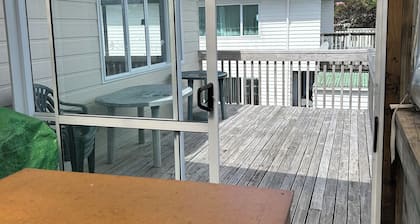 Ocean views, short walk to the beach. Close to the winery and great fishing.