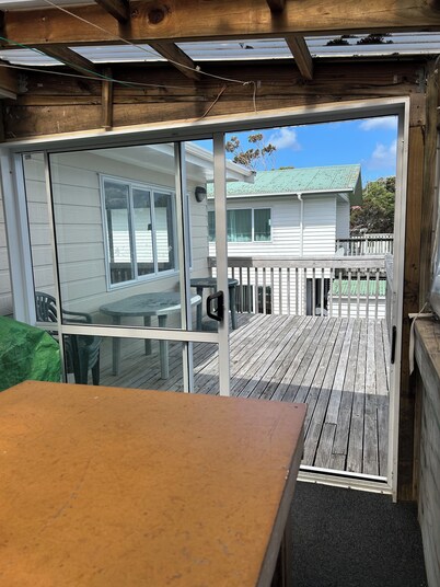 Ocean views, short walk to the beach. Close to the winery and great fishing. 