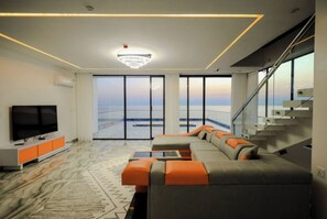 Deluxe Villa | Living area - Ever Retreat B&P Beach Villa (Nyayumba)