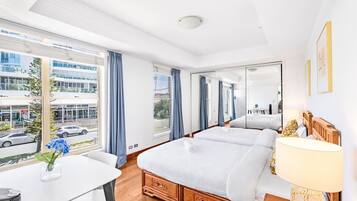 4 bedrooms, iron/ironing board, WiFi, bed sheets