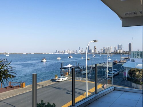 WaterFront Stunning Antique 4Rms/7Beds HolidayHome