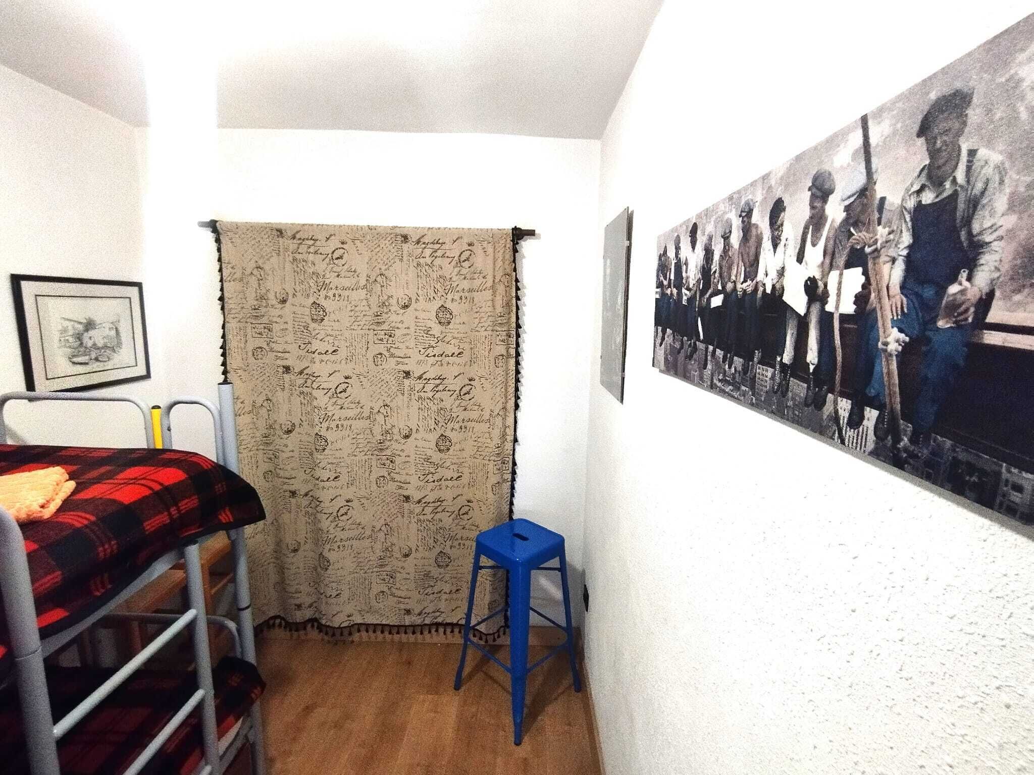 2 dormitorios, tabla de planchar con plancha, cuna de viaje y wifi