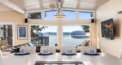 New listing! Beautiful lakefront 3 bedroom 3 bath home, private dock, hot tub, pets, gas, grill