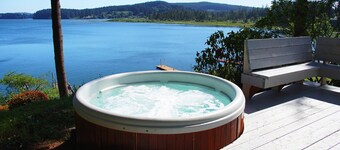 New listing! Beautiful lakefront 3 bedroom 3 bath home, private dock, hot tub, pets, gas, grill