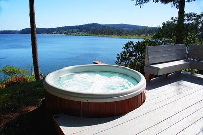 New listing! Beautiful lakefront 3 bedroom 3 bath home, private dock, hot tub, pets, gas, grill