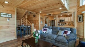 Smart TV - Beautiful Spacious Cozy 3-Bedroom New Cabin in Sevierville With Wi-Fi (Sevierville)