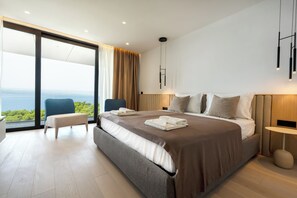 4 bedrooms, iron/ironing board, travel cot, free WiFi