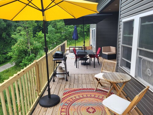 Terry Hill Little Lodge, Cozy, Luxury Comfort overlooking beautiful Keuka Lake!