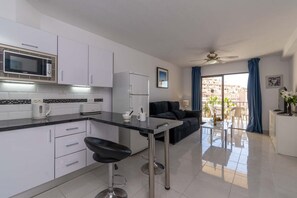 Frigorifero, microonde, forno, macchina per tè/caffè