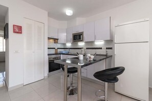 Frigorifero, microonde, forno, macchina per tè/caffè