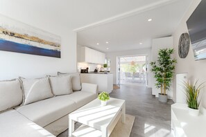 TV - Endless Summer Beach Apartment - Casa Regnilla (Playa de Las Americas)