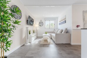 TV - Endless Summer Beach Apartment - Casa Regnilla (Playa de Las Americas)