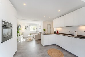 Fridge, oven, dishwasher, coffee/tea maker - Endless Summer Beach Apartment - Casa Regnilla (Playa de Las Americas)