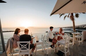 Outdoor dining - Endless Summer Beach Apartment - Casa Regnilla (Playa de Las Americas)
