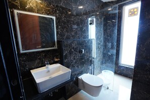 Deluxe Double Room, City View | Bathroom | Slippers - HOTEL PSK INN A BOUTIQUE (Chandauli)